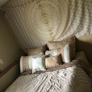 Queen size comforter tan and white